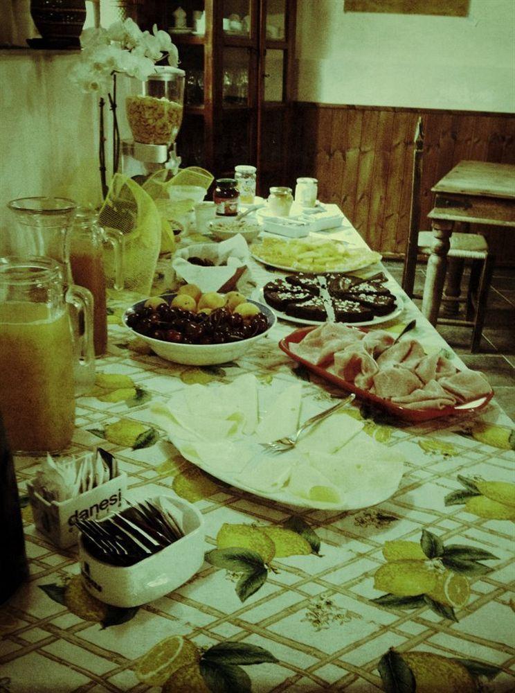Guest house Domu Elvira 3*